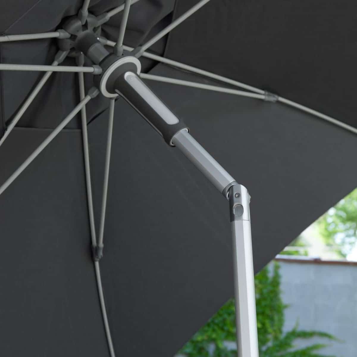 Особенности зонтиков для патио - наклон