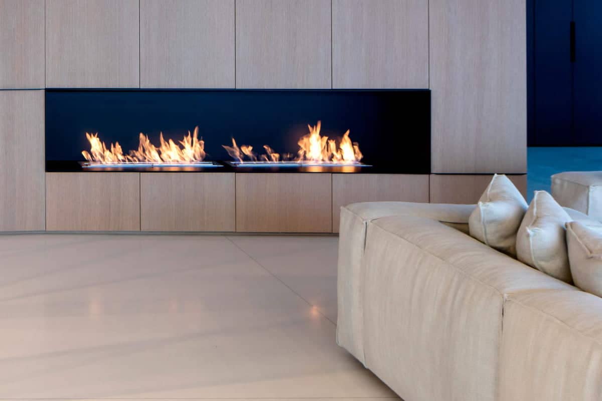 Clean-burning bio-ethanol fireplace