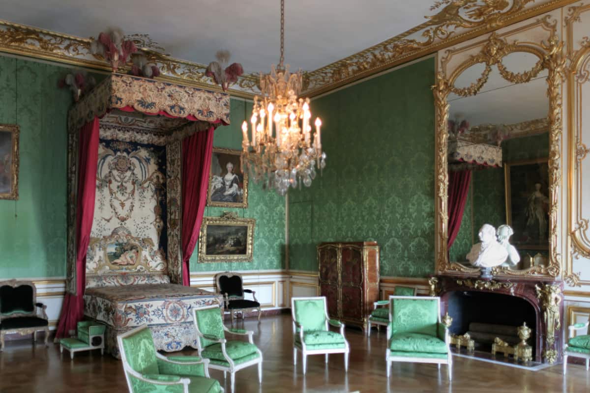 Стол в стиле барокко и рококо из Версальского дворца