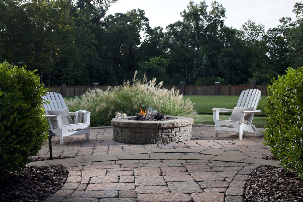 https://decoroutdoor.com/blog/wp-content/uploads/2021/06/preparation-fire-pit.jpg