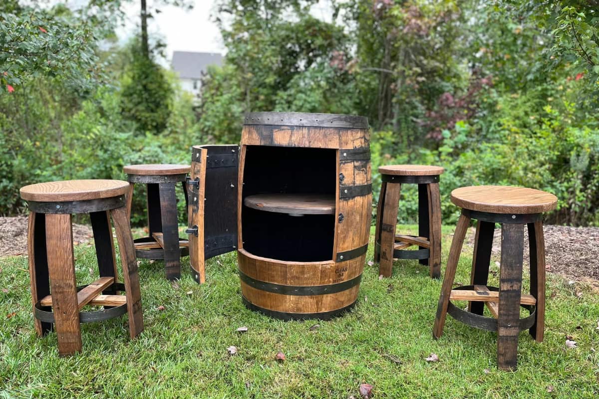 Outdoor Bars - Wine Barrel