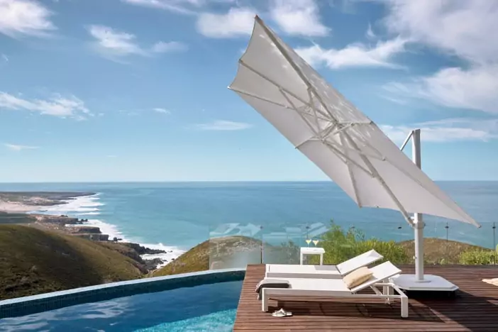 What is a cantilever umbrella - Advantages
